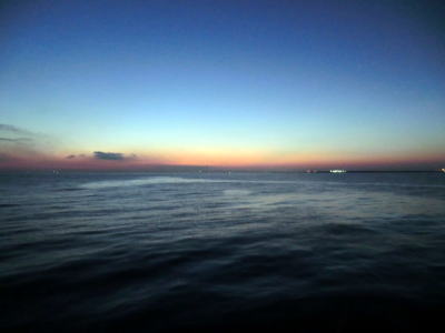 海の夜明け